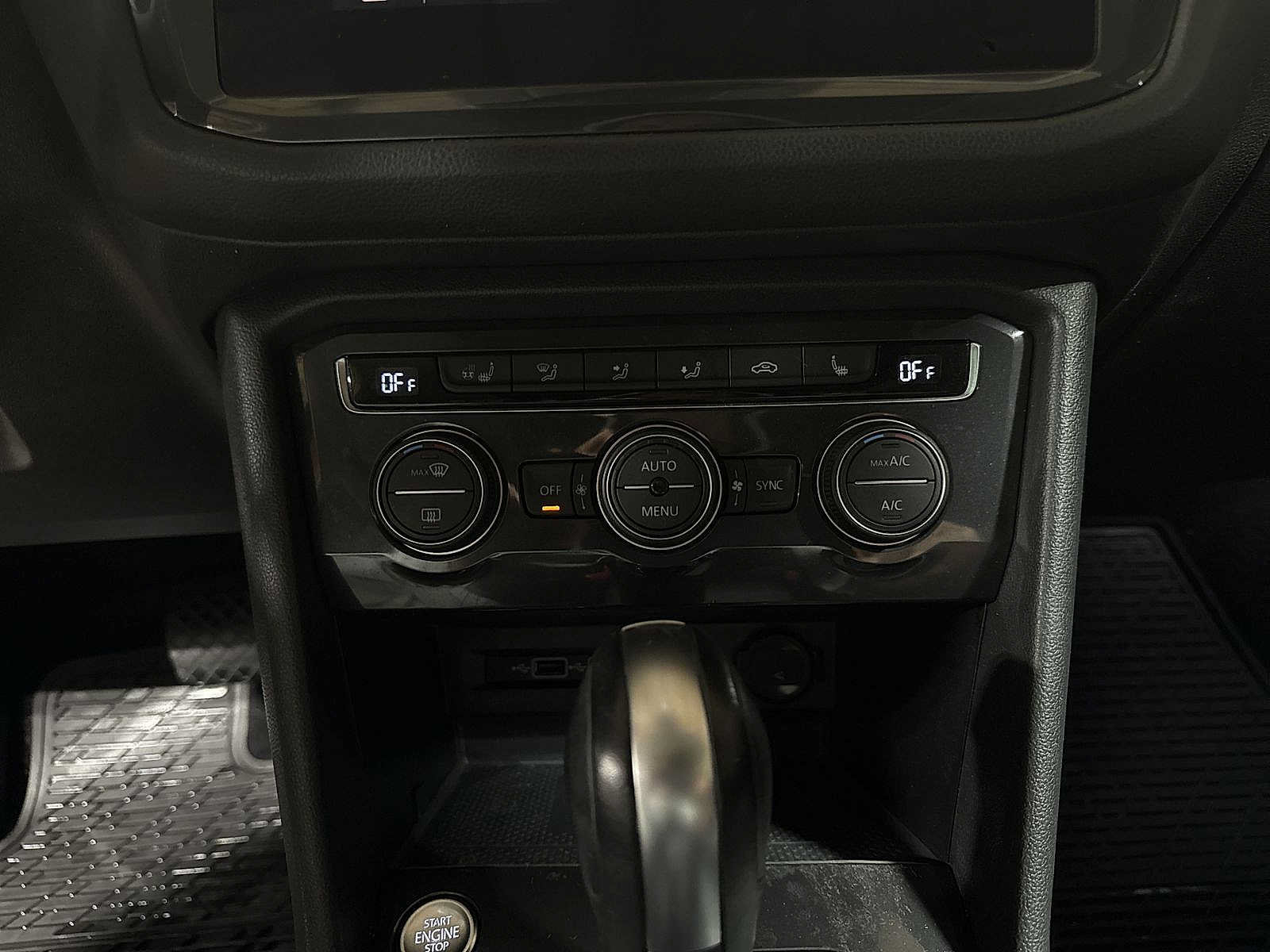 Used 2020 Volkswagen Tiguan SEL AWD/4WD image 22
