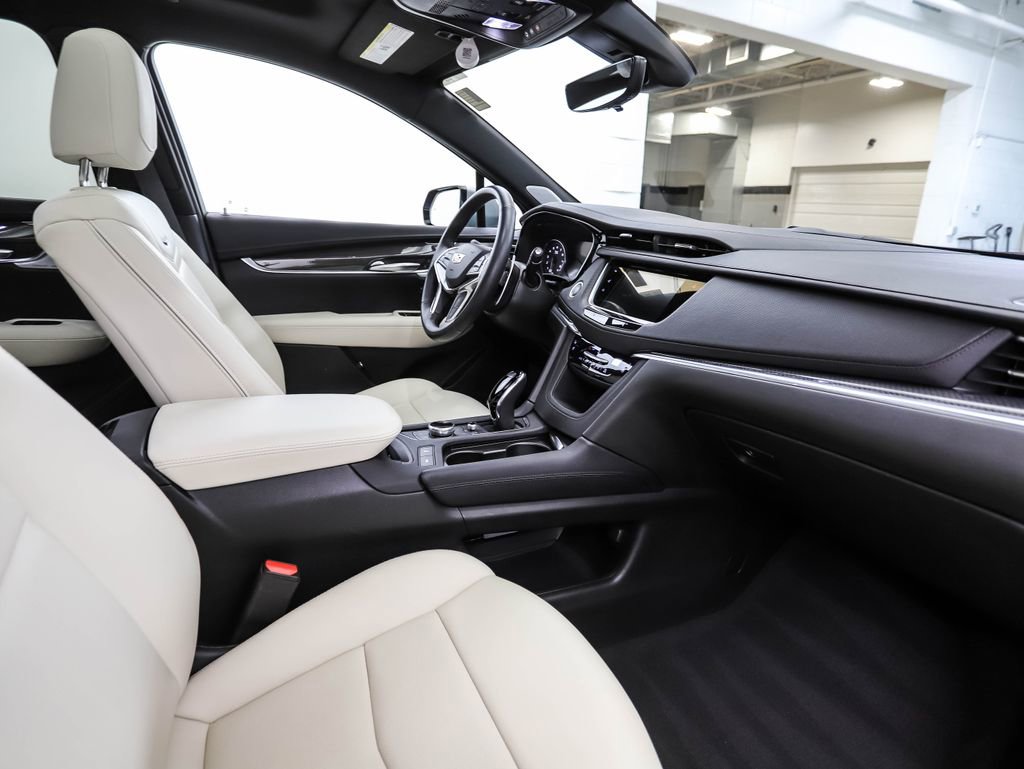 Used 2024 Cadillac XT5 Sportv w/ Technology Package AWD/4WD image 29