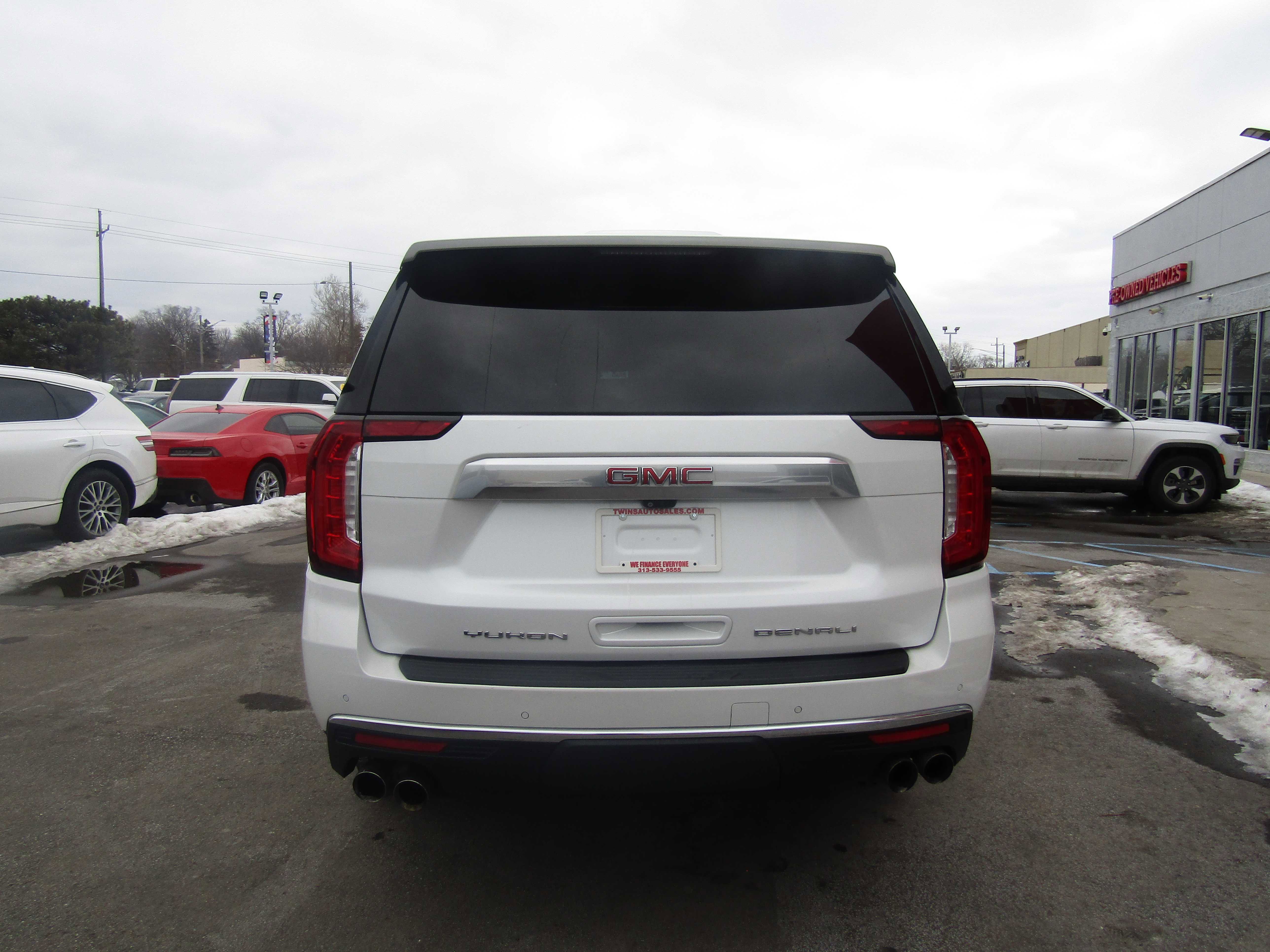 Used 2021 GMC Yukon XL Denali w/ Denali Premium Package image 7