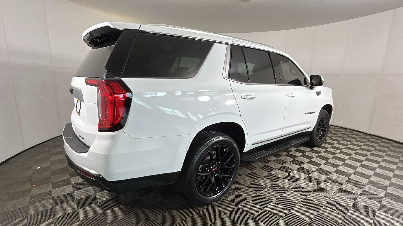 Used 2023 GMC Yukon SLT w/ SLT Premium Package AWD/4WD video 3