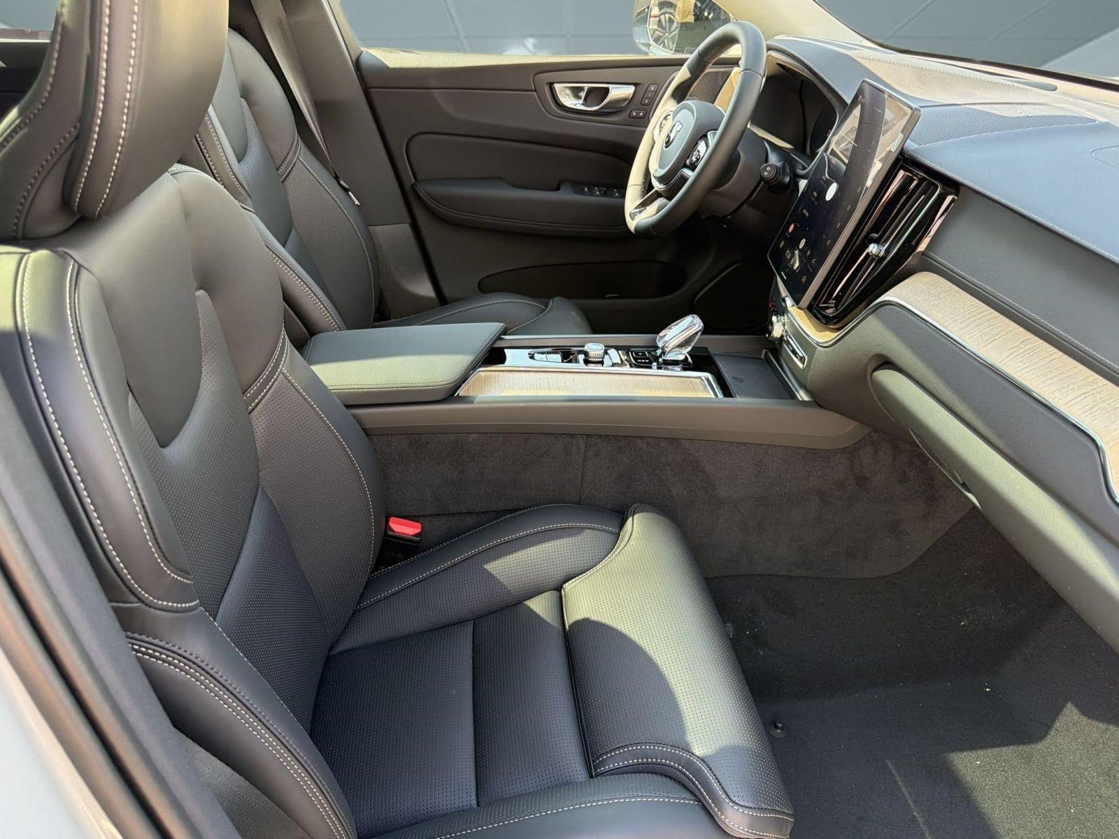 New 2026 Volvo XC60 T8 Ultra w/ Climate Package AWD/4WD image 24