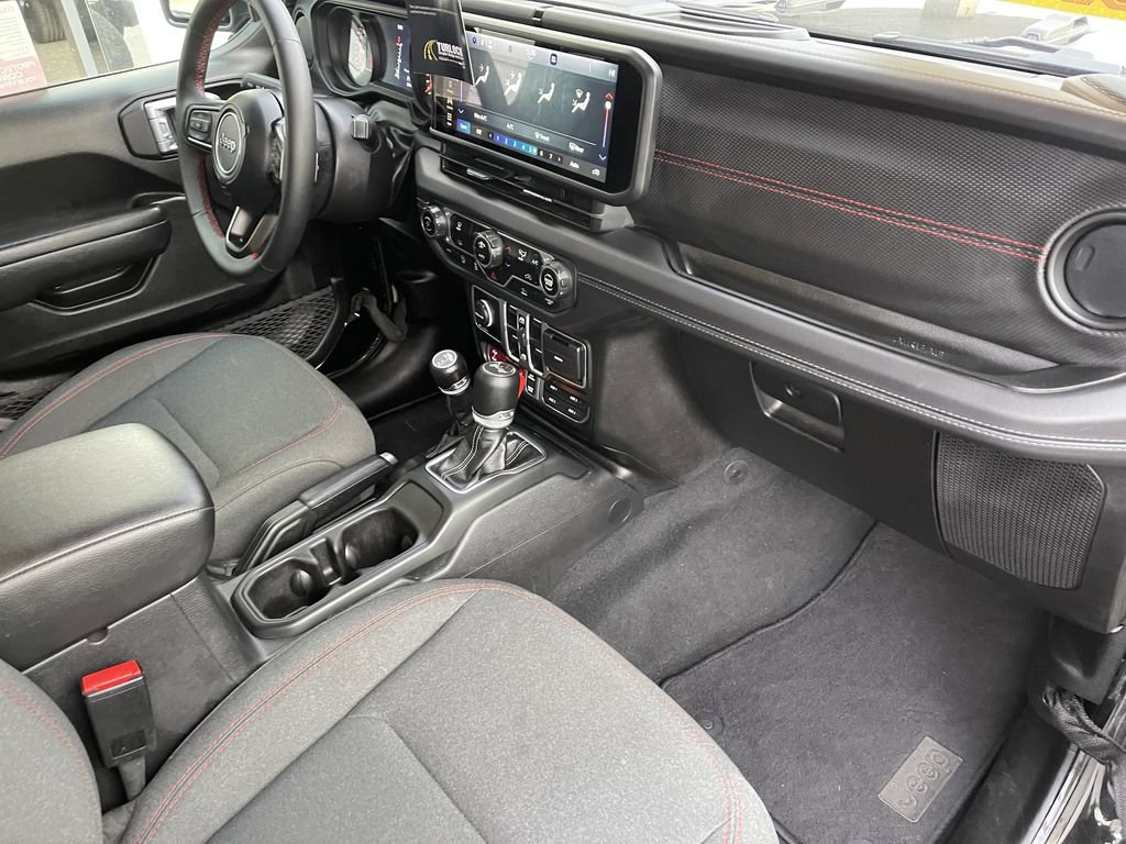 Used 2025 Jeep Wrangler Unlimited Rubicon AWD/4WD image 25