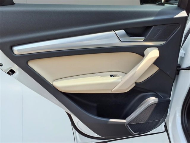 Certified 2025 Audi Q5 2.0T Premium w/ Convenience Plus Package image 9