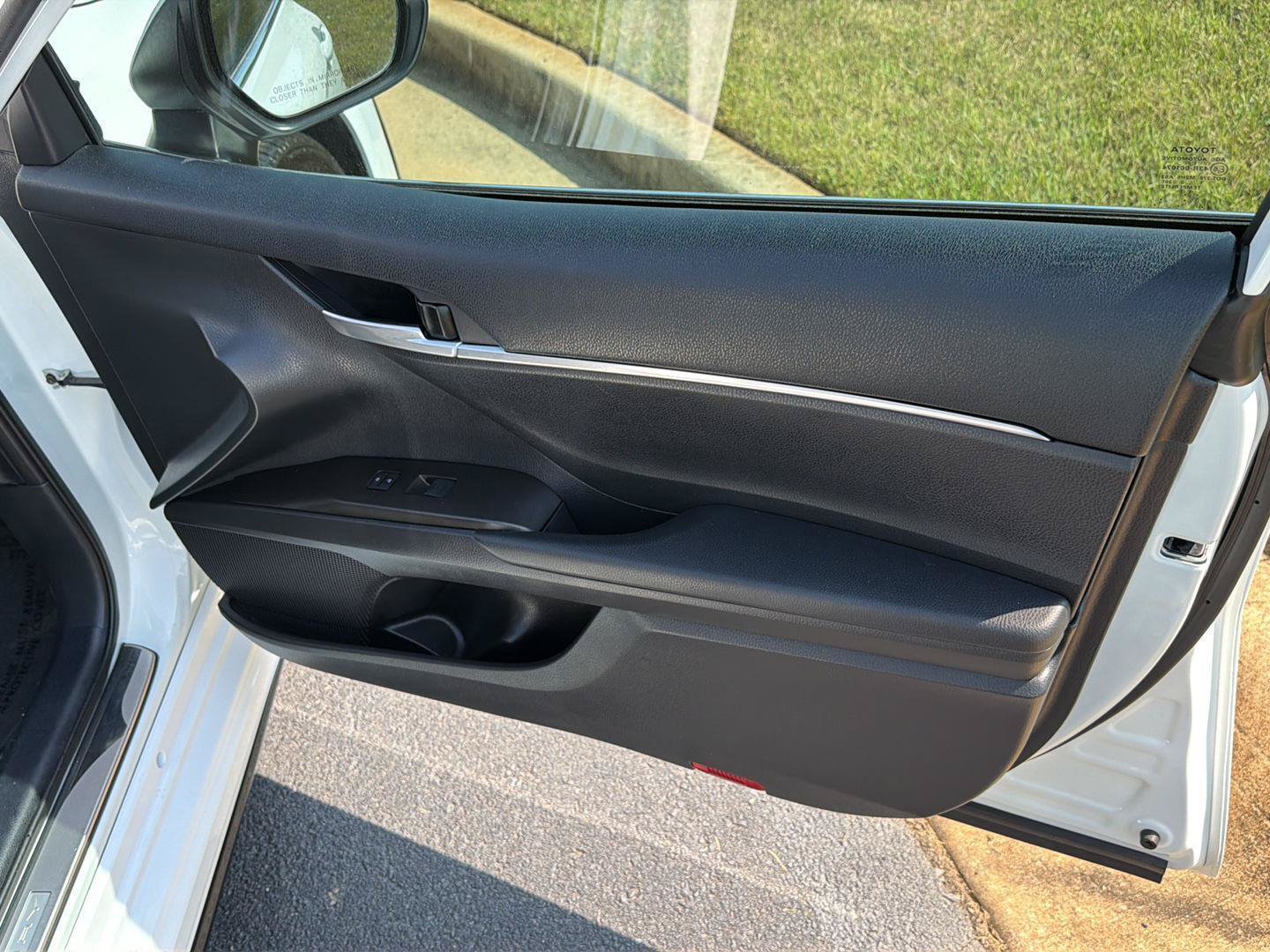 Used 2024 Toyota Camry SE FWD image 14