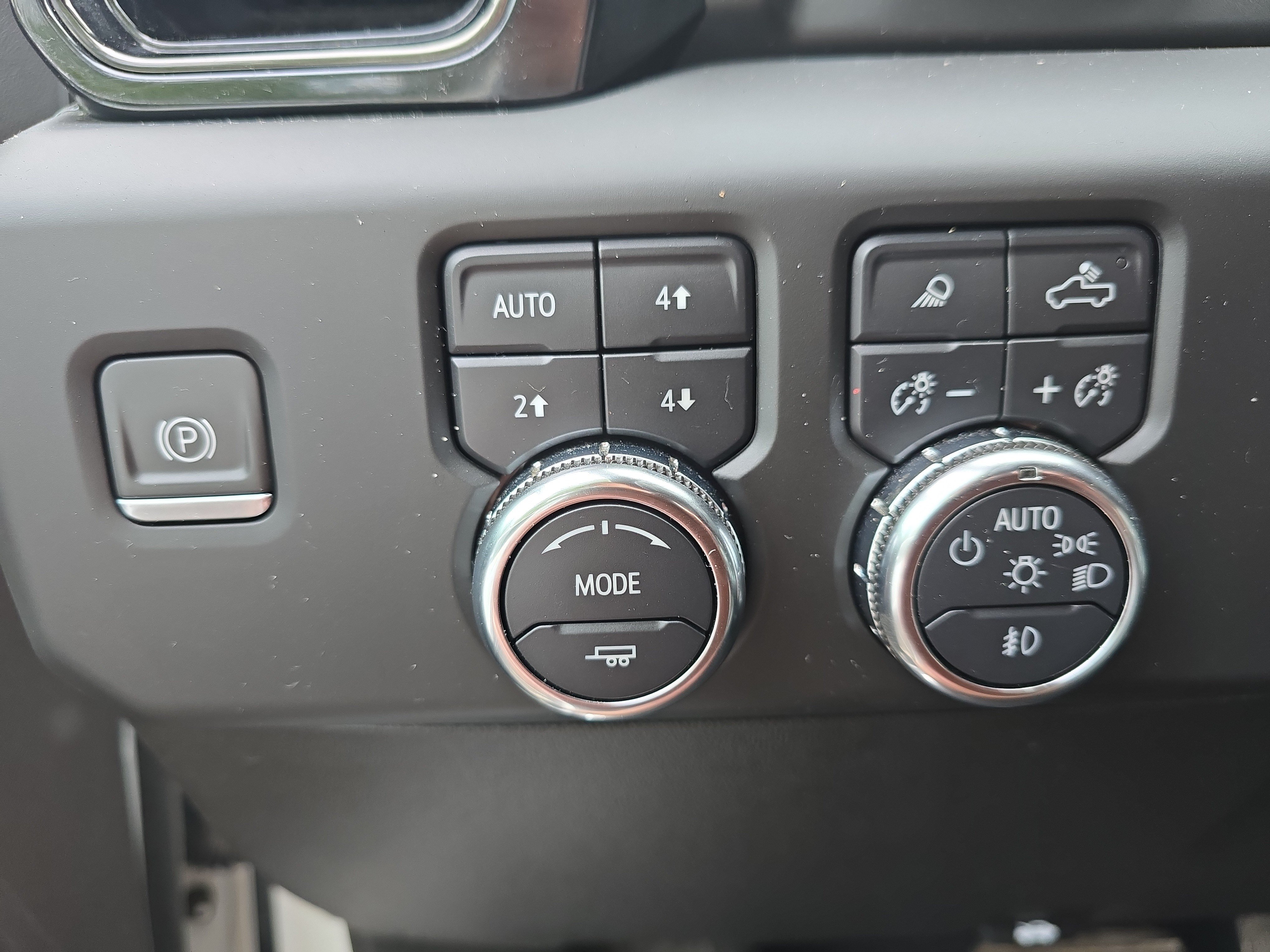 Used 2024 GMC Sierra 1500 AT4 w/ Technology Package AWD/4WD image 24