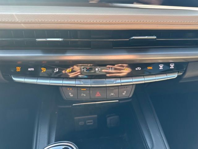 Used 2024 Cadillac XT4 Luxury w/ Cold Weather Package image 16