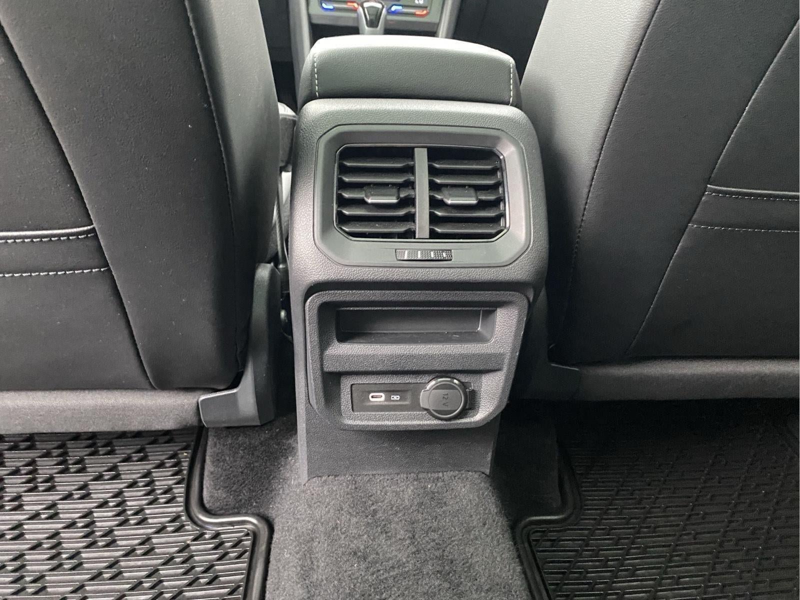 Used 2024 Volkswagen Tiguan SE AWD/4WD image 27