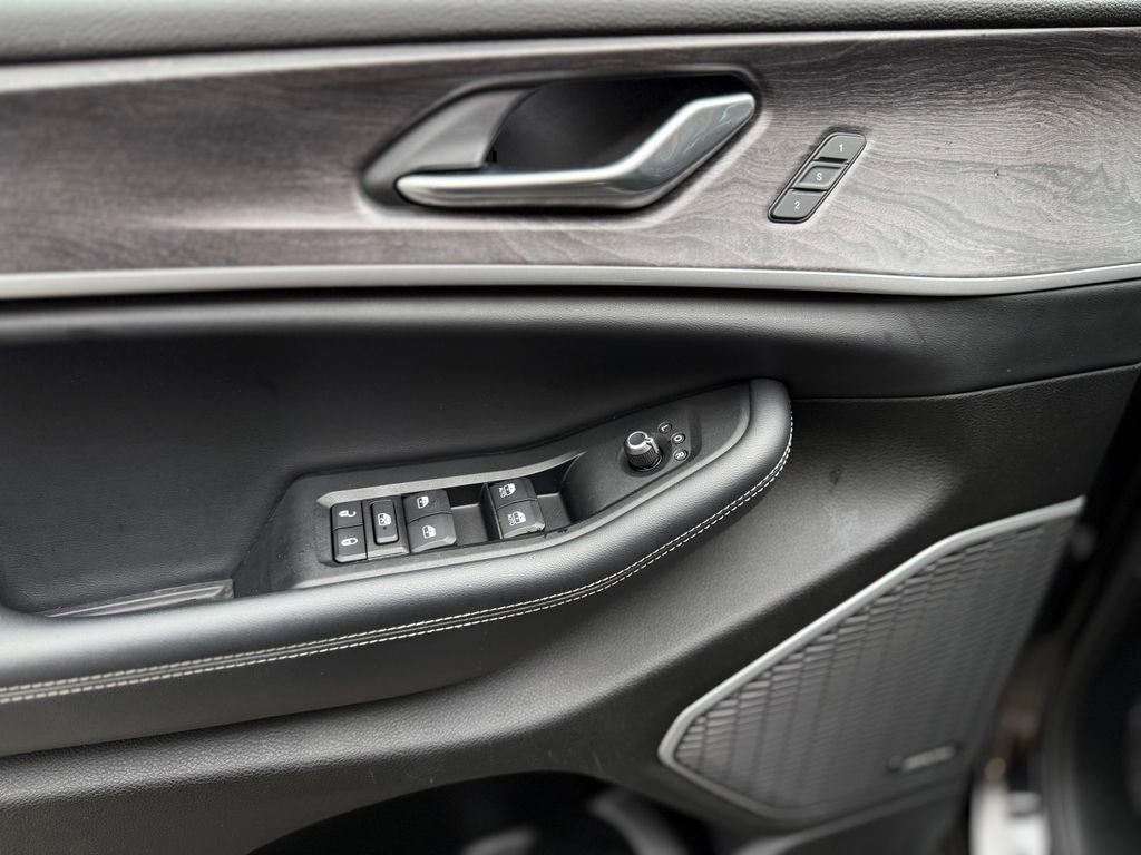 Used 2022 Jeep Grand Cherokee L Limited image 20