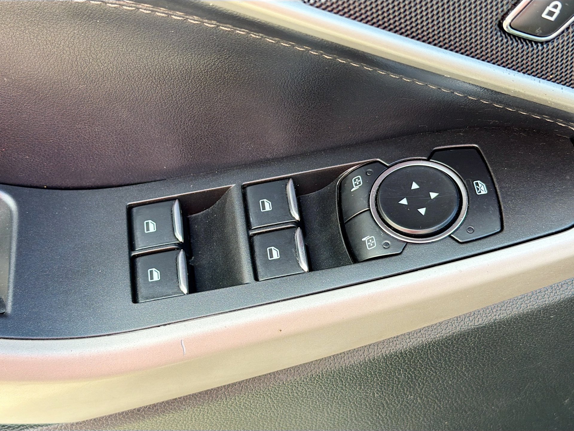 Used 2023 Ford Explorer XLT RWD image 20