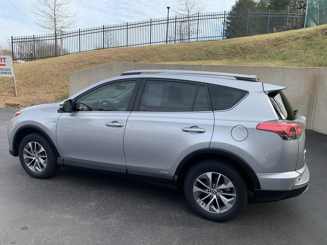 Used 2017 Toyota RAV4 XLE image 3