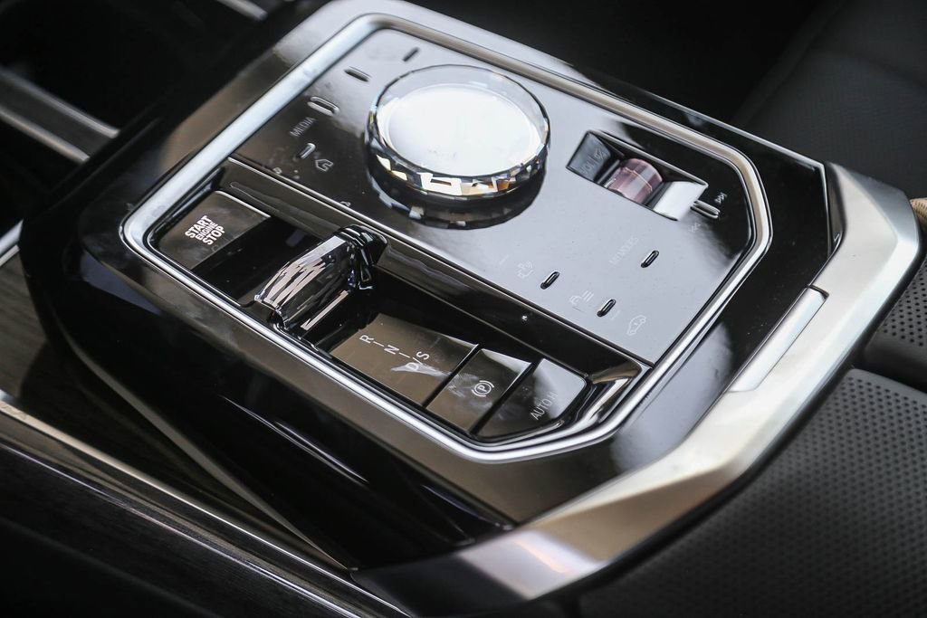 New 2026 BMW 750e xDrive AWD/4WD image 16