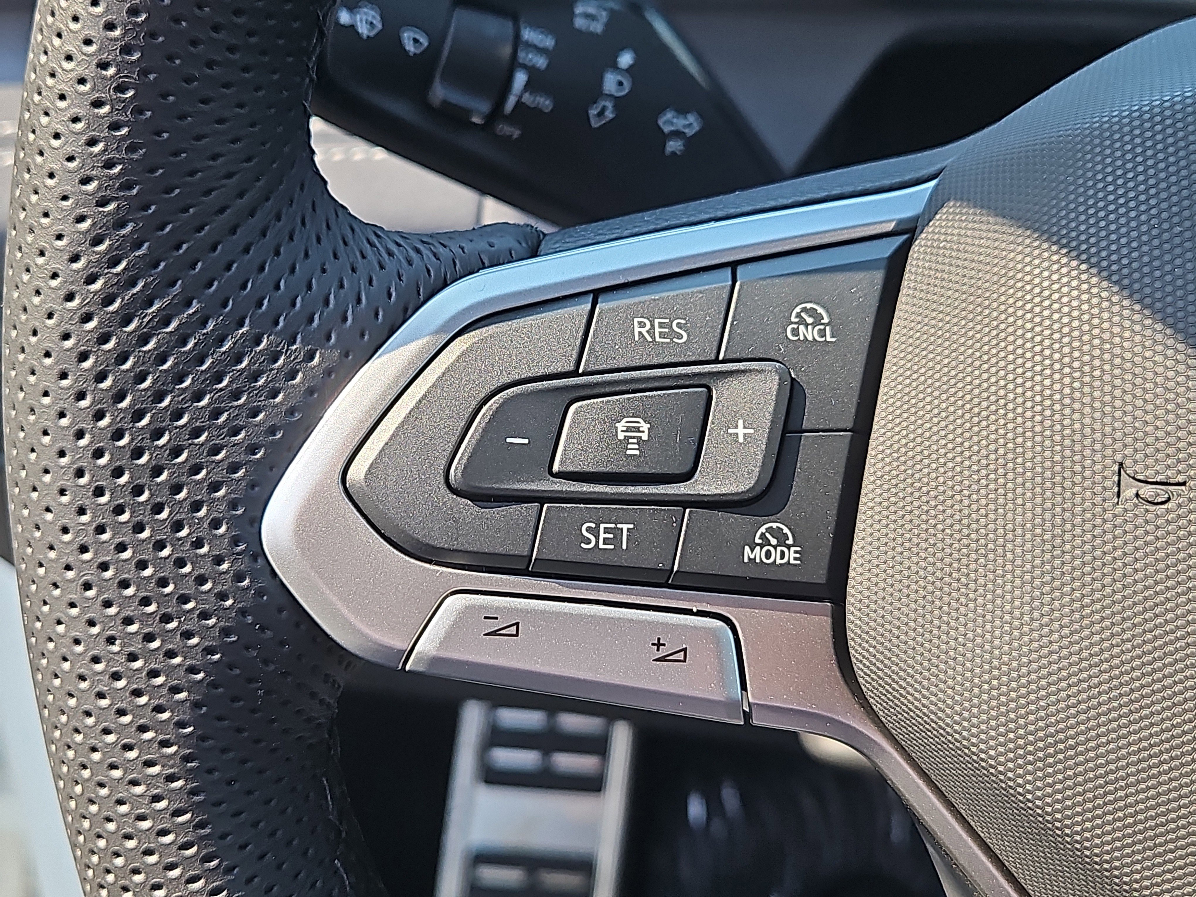 New 2026 Volkswagen Tiguan SE R-Line image 15