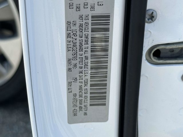 Used 2019 Jeep Cherokee Overland w/ Technology Group AWD/4WD image 28