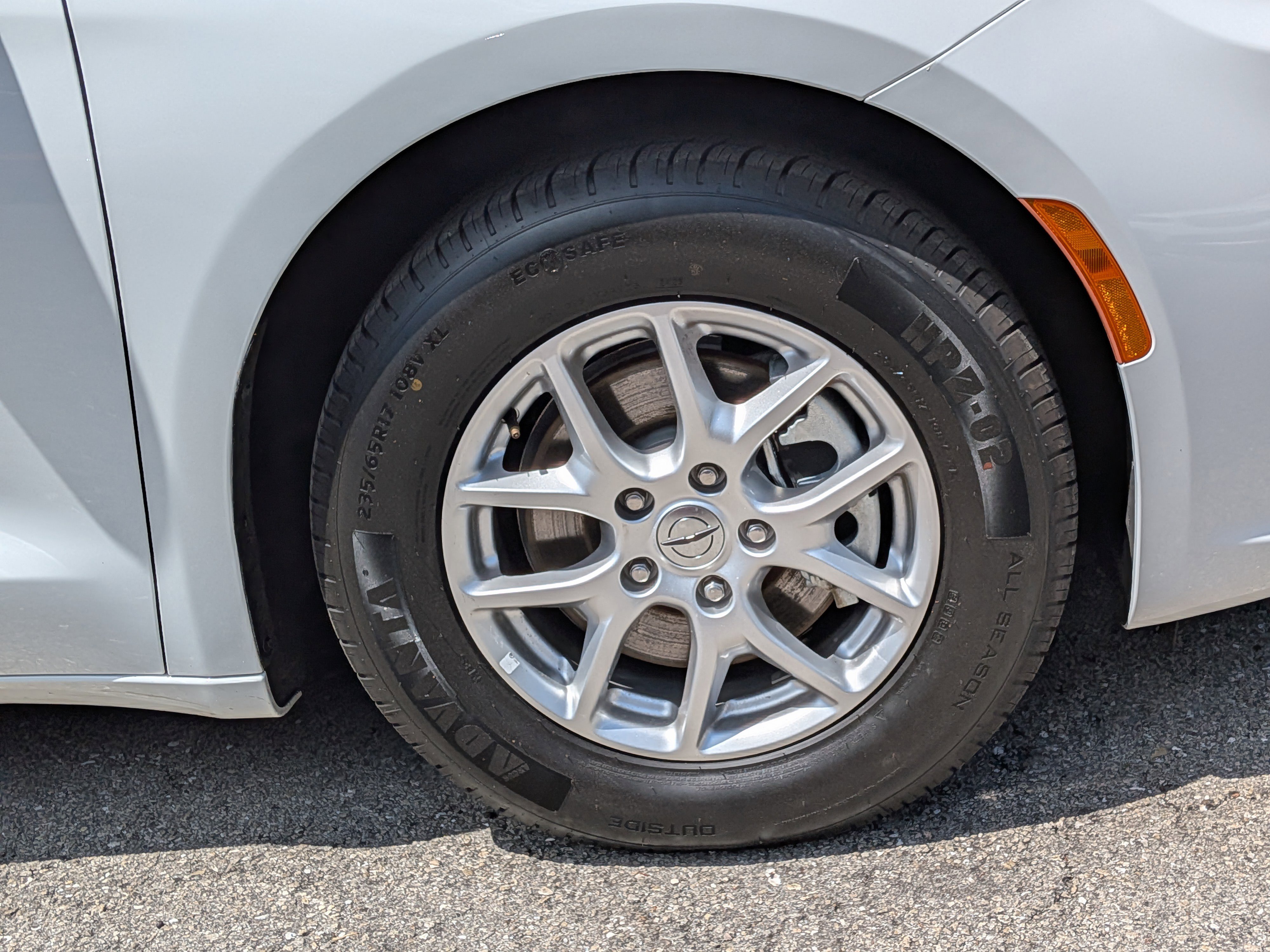 Used 2024 Chrysler Pacifica Touring-L image 11