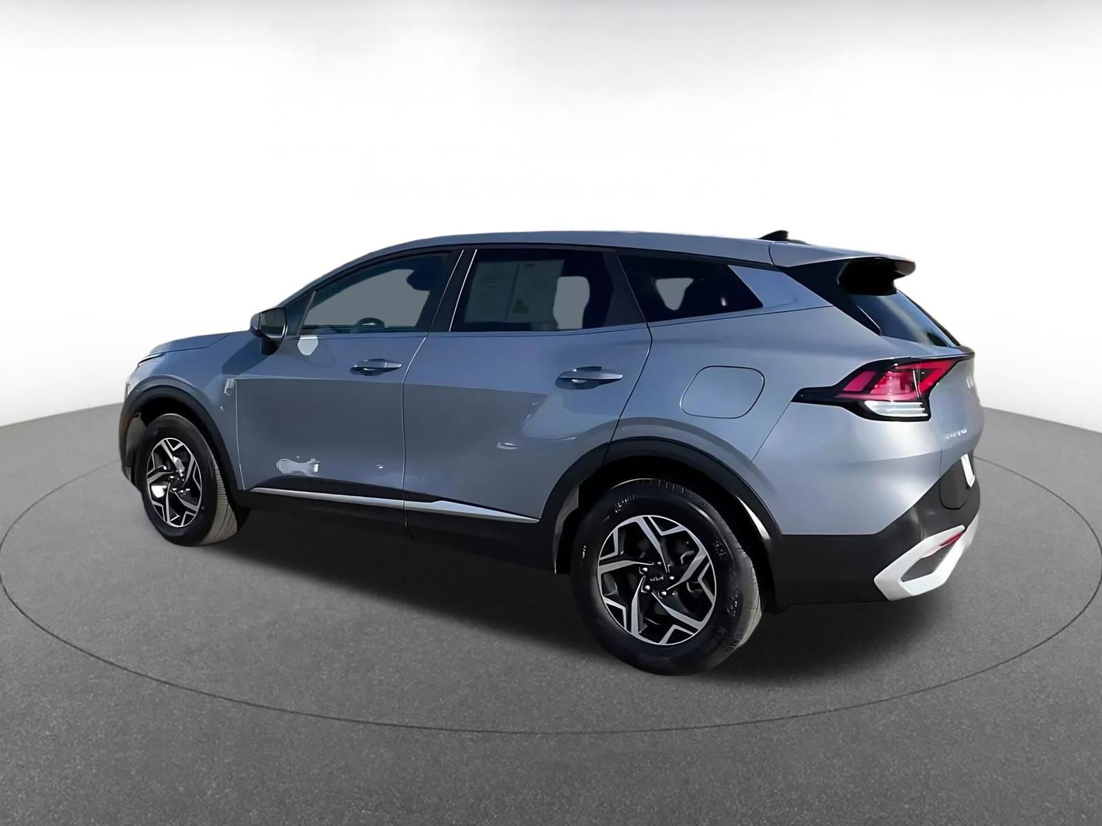 Used 2025 Kia Sportage LX image 10