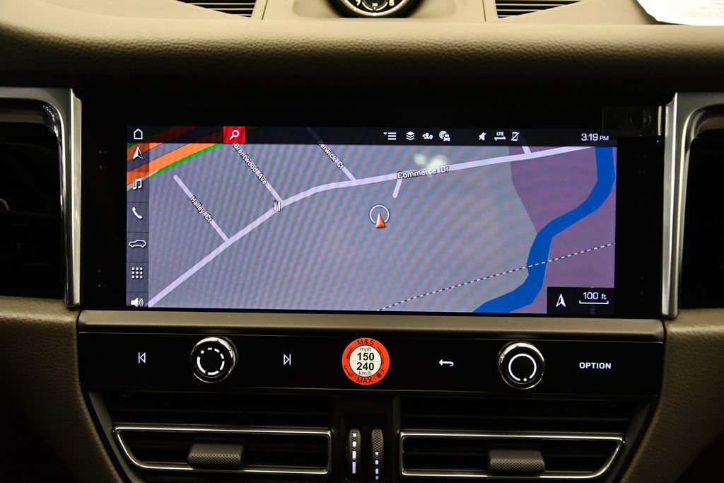 Used 2025 Porsche Macan image 24