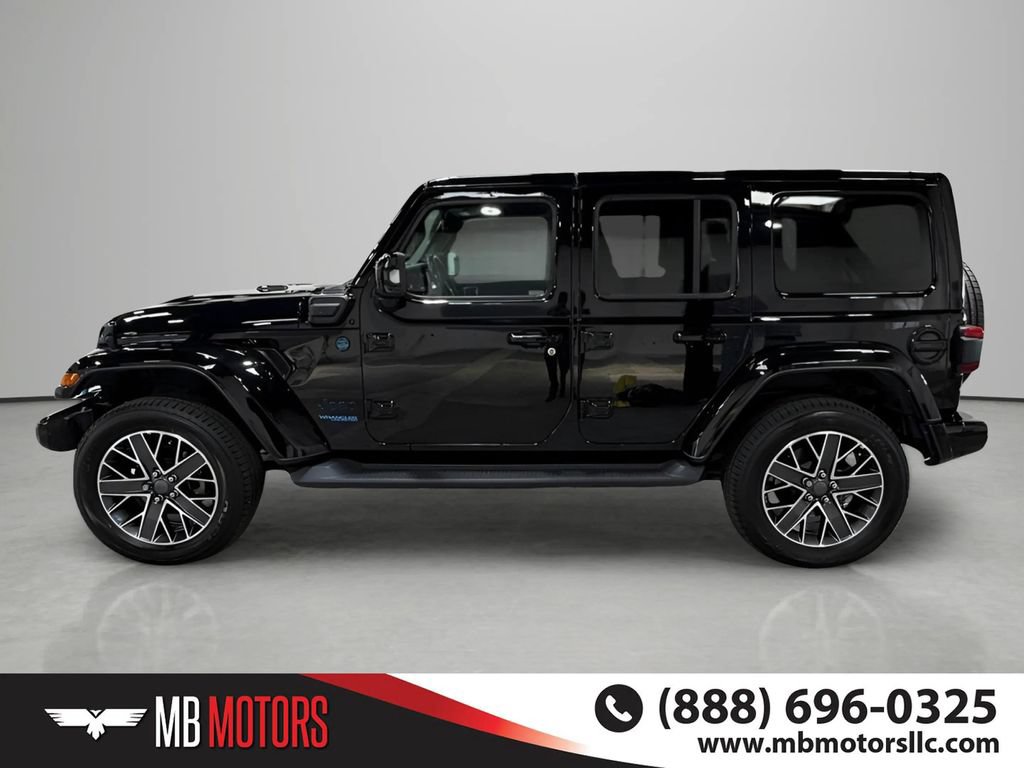 Used 2022 Jeep Wrangler Unlimited Sahara AWD/4WD image 6
