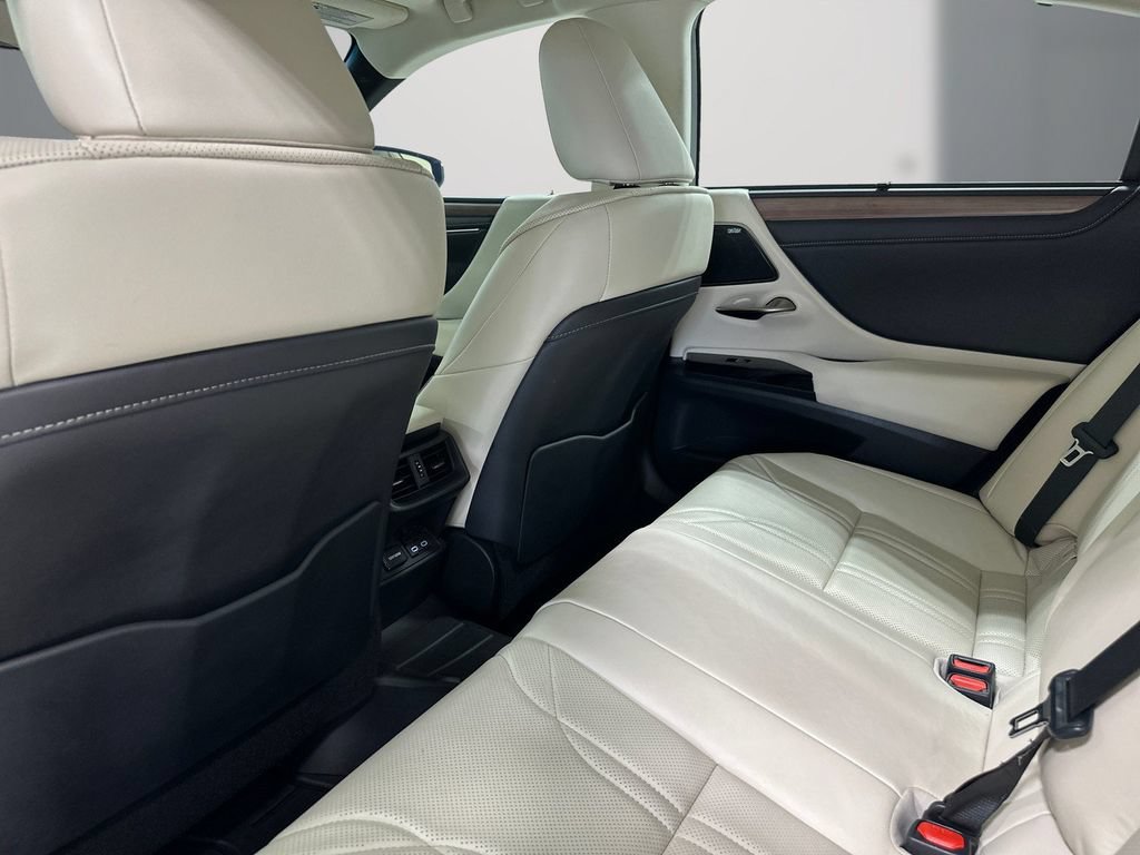 Used 2024 Lexus ES 300h Ultra Luxury FWD image 15