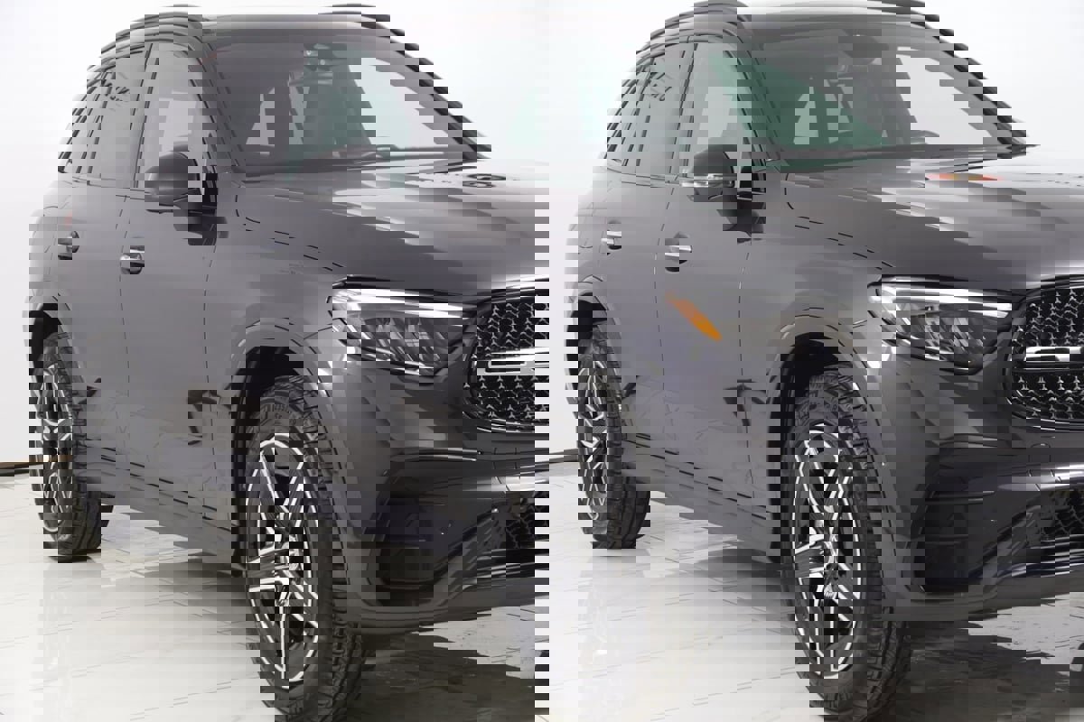 Used 2025 Mercedes-Benz GLC 300 4MATIC SUV image 47