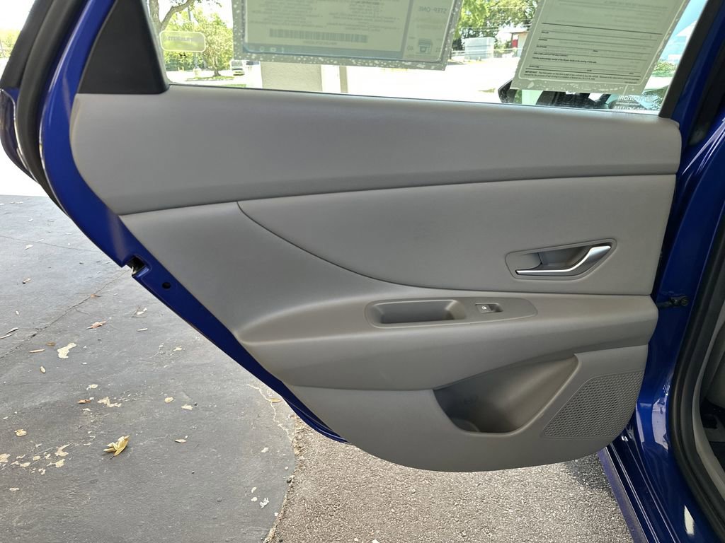 Used 2024 Hyundai Elantra SEL w/ Convenience Package FWD image 28