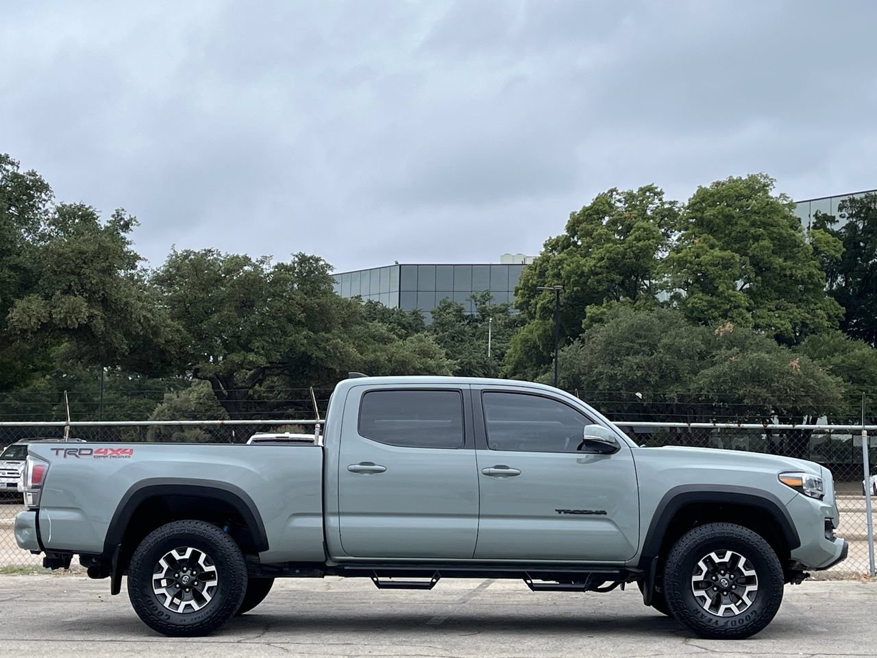 Used 2022 Toyota Tacoma TRD Off-Road w/ Technology Package AWD/4WD image 3