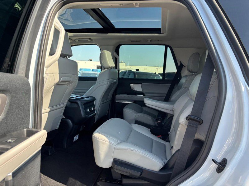 Used 2025 Ford Expedition Active image 13