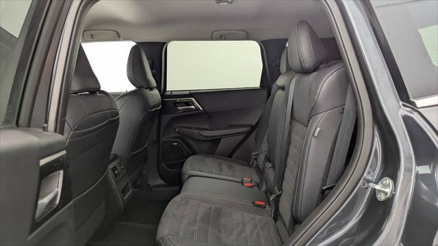Used 2025 Mitsubishi Outlander SE AWD/4WD image 17