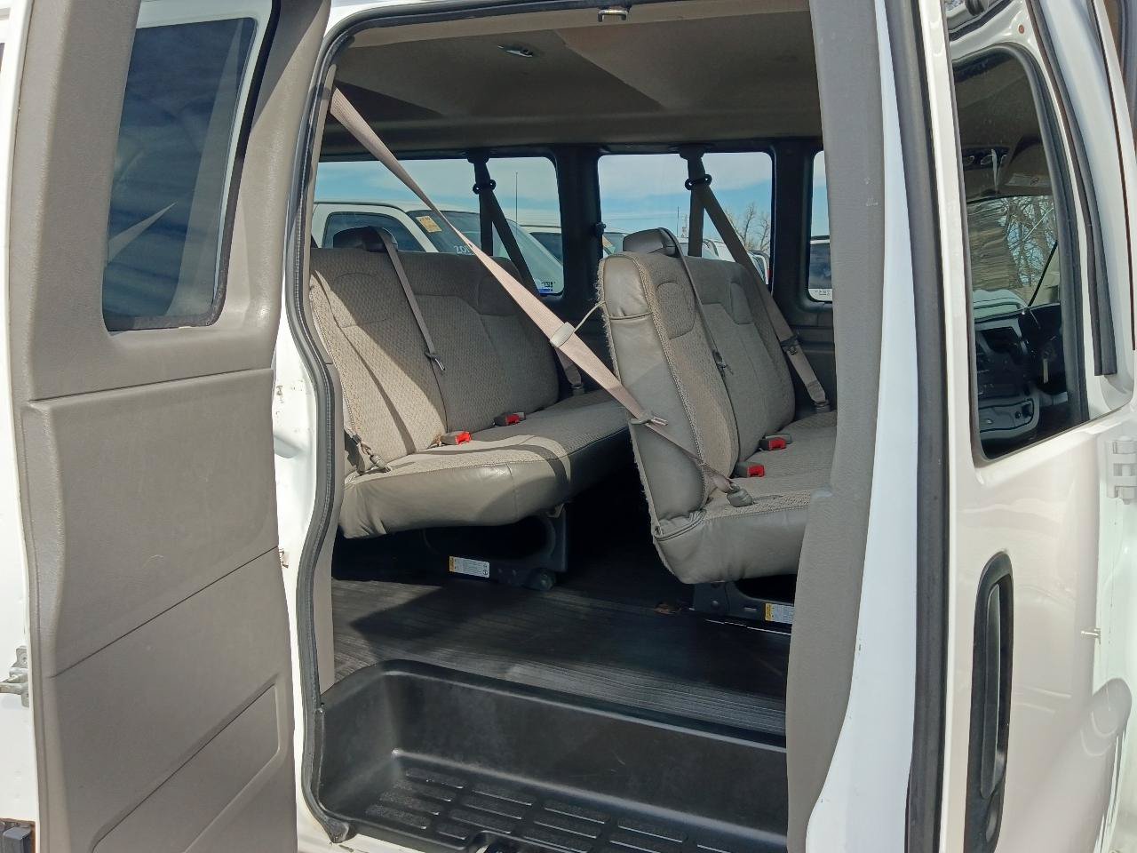Used 2022 Chevrolet Express 3500 LS RWD image 21