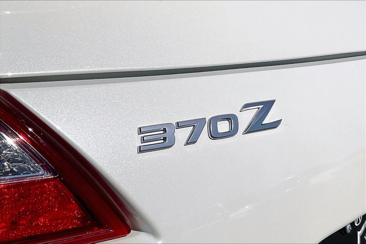 Used 2020 Nissan 370Z Coupe RWD image 8
