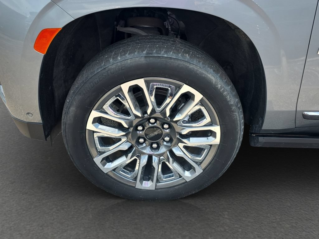 Used 2024 GMC Yukon Denali Ultimate AWD/4WD image 4