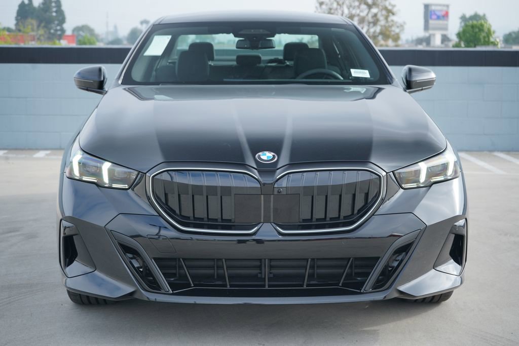 New 2026 BMW 540i xDrive w/ Executive Package image 2