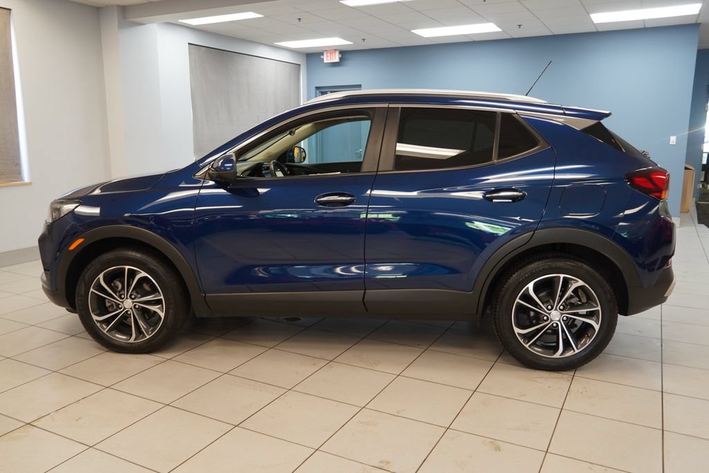 Used 2022 Buick Encore GX Select AWD/4WD image 2