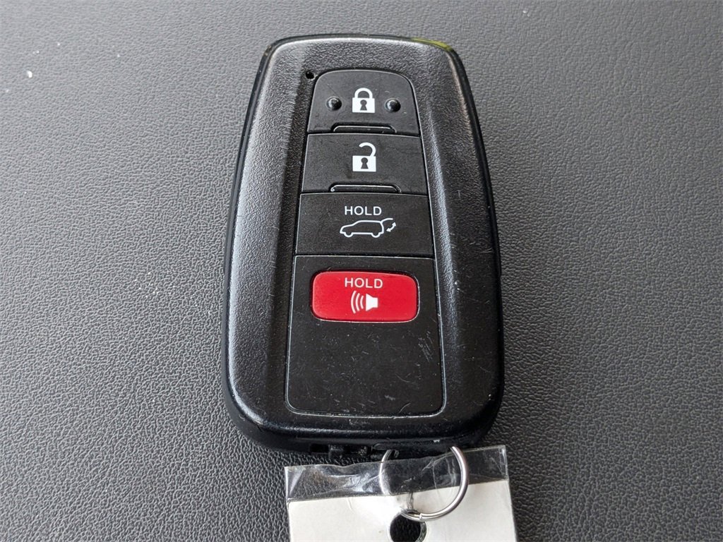 Used 2023 Toyota Highlander LE image 33