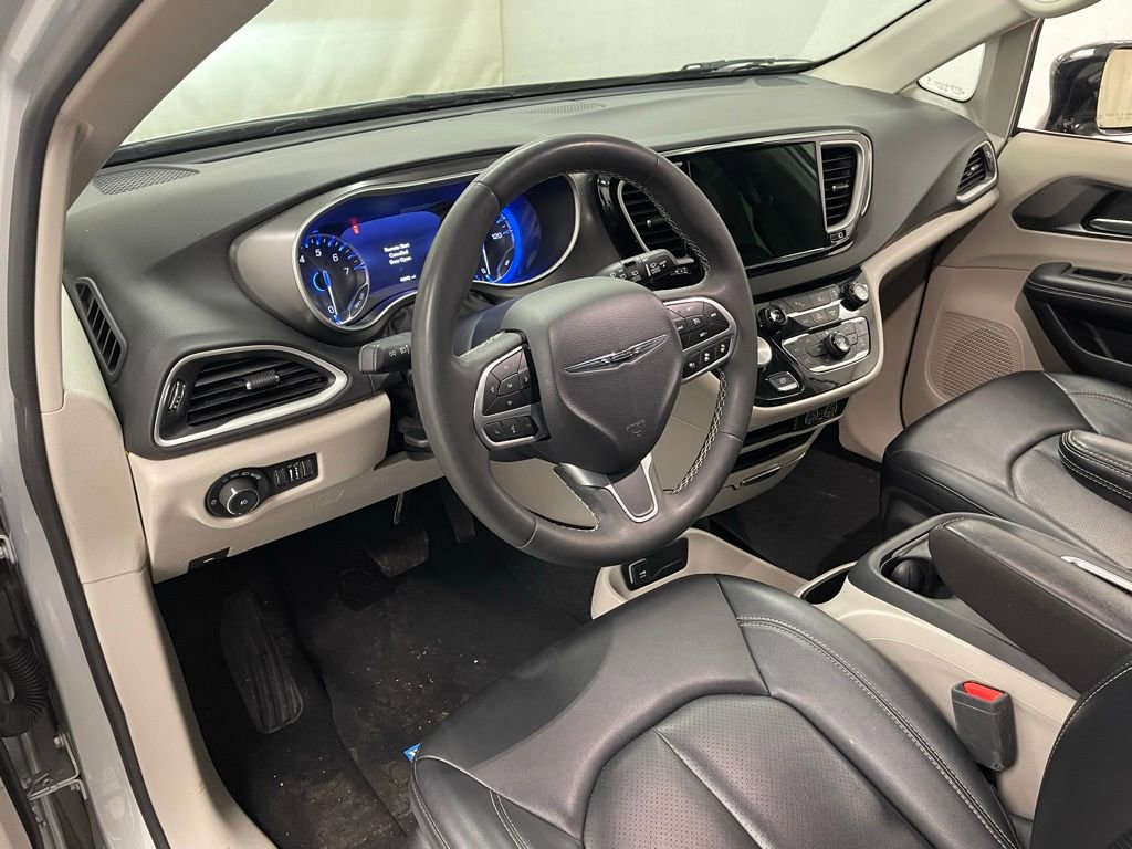 Used 2024 Chrysler Pacifica Touring-L image 21