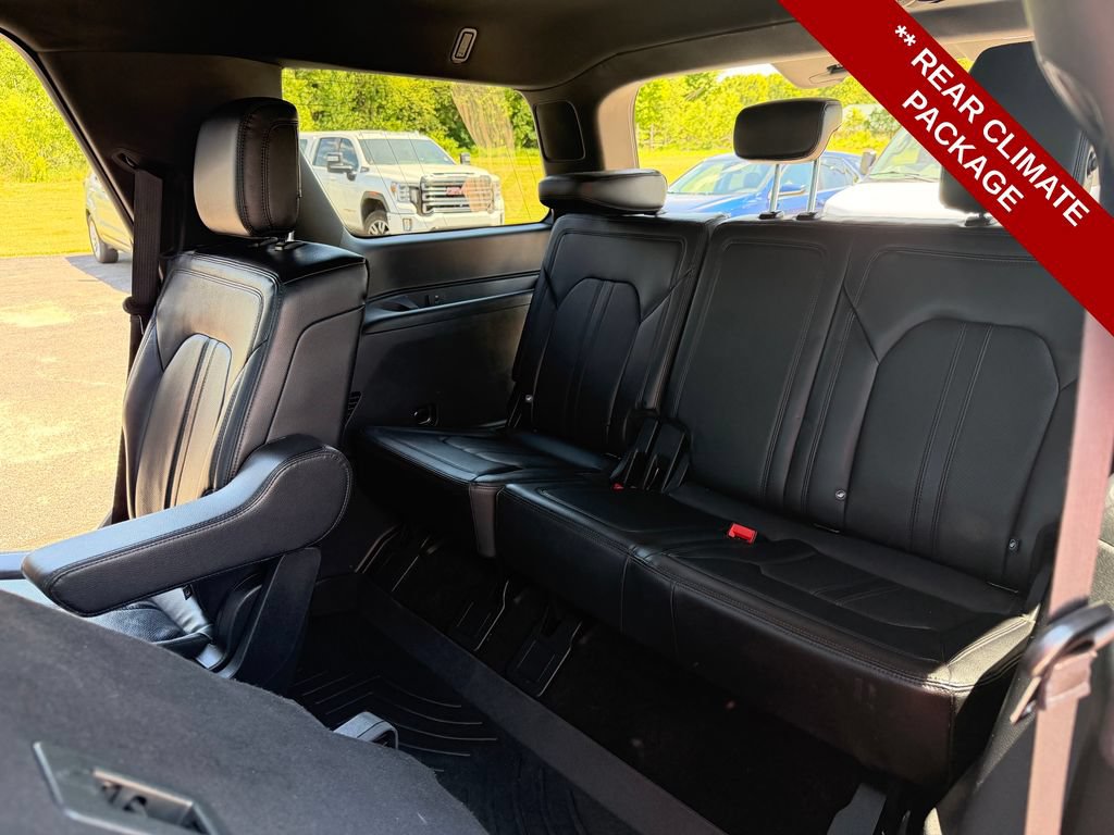 Used 2018 Ford Expedition Limited w/ Equipment Group 301A AWD/4WD image 19