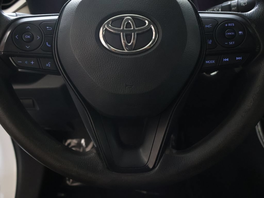 Used 2022 Toyota RAV4 XLE FWD image 18