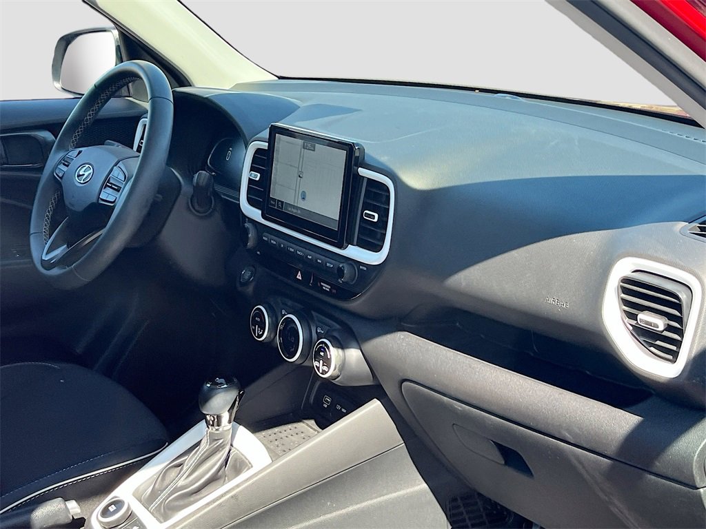 Used 2024 Hyundai Venue Limited image 29