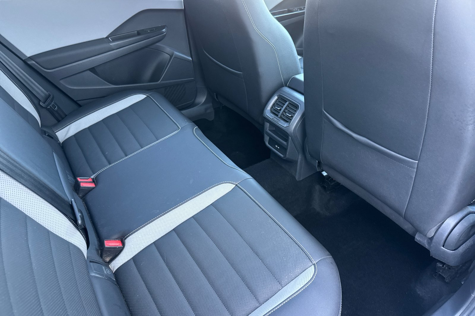 Used 2022 Volkswagen Taos SEL w/ Panoramic Sunroof Package FWD image 17