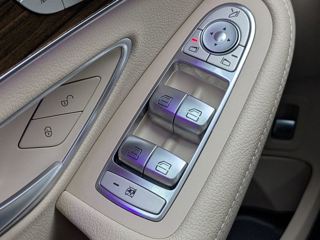 Used 2021 Mercedes-Benz C 300 Sedan image 23