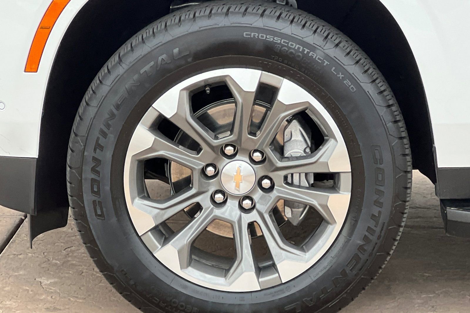 Used 2025 Chevrolet Suburban LT w/ Comfort Package image 35