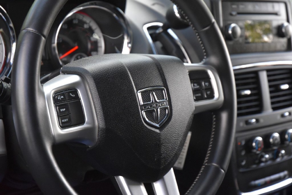 Used 2015 Dodge Grand Caravan SXT w/ Blacktop Package FWD image 13
