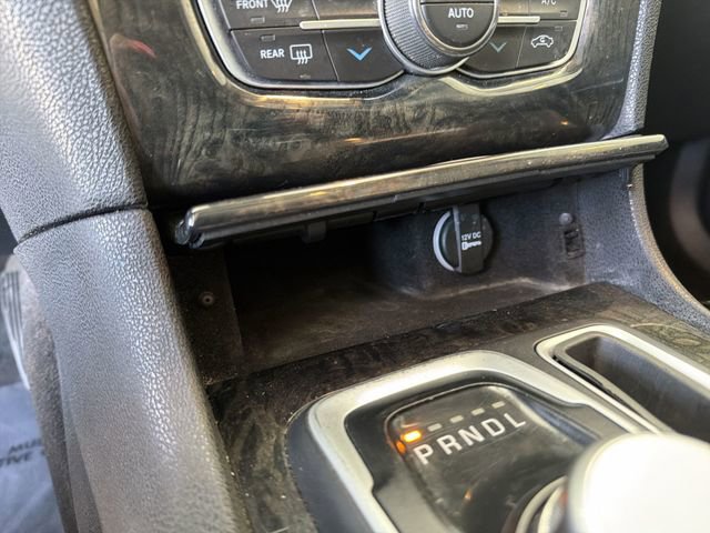 Used 2018 Chrysler 300 Limited image 28