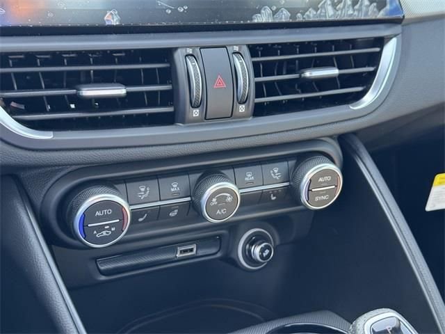 New 2025 Alfa Romeo Giulia image 15