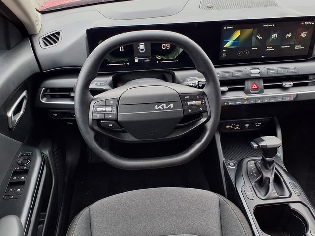 New 2025 Kia K4 LXS image 2