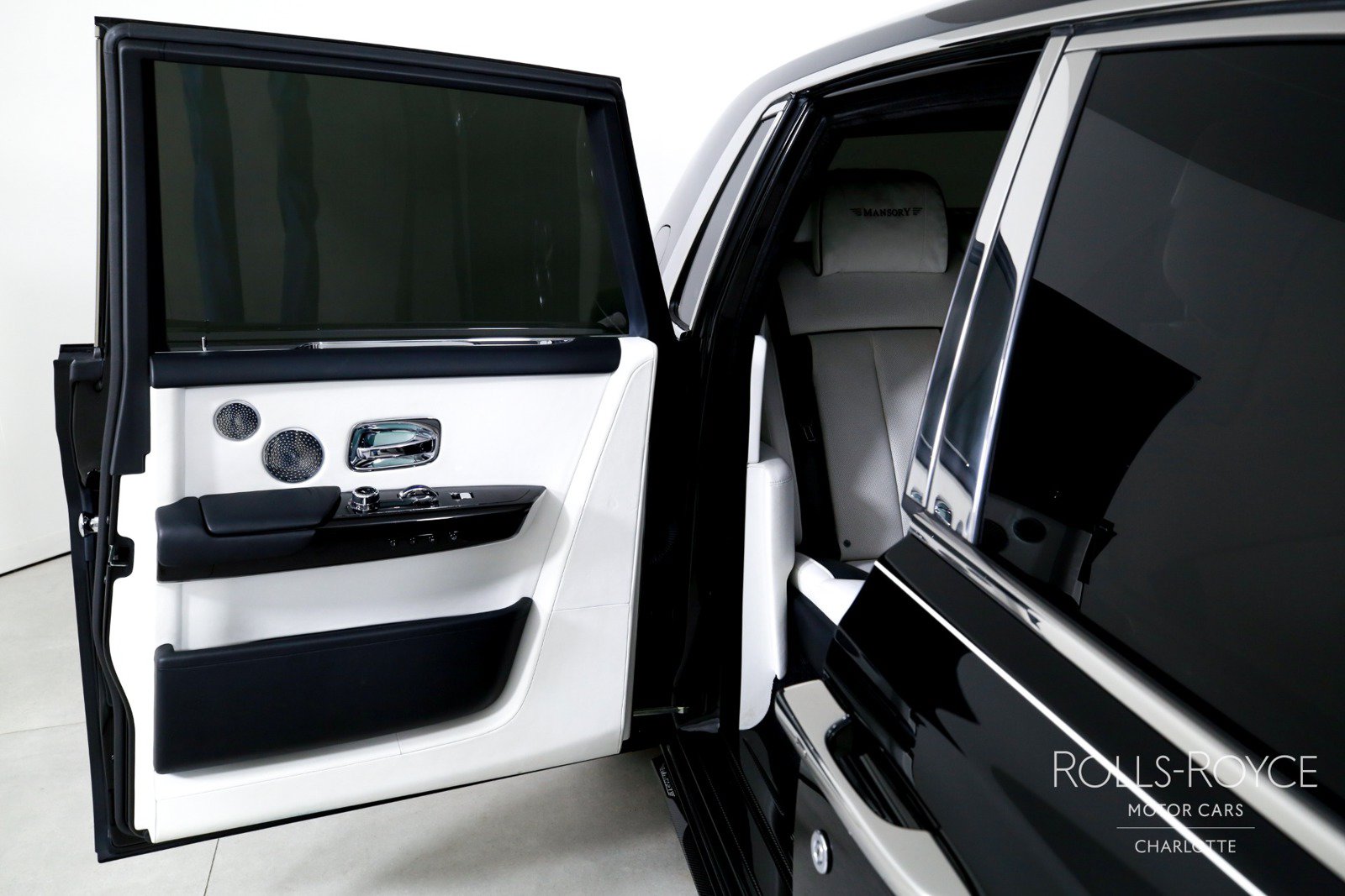 Used 2018 Rolls-Royce Phantom Sedan RWD image 28