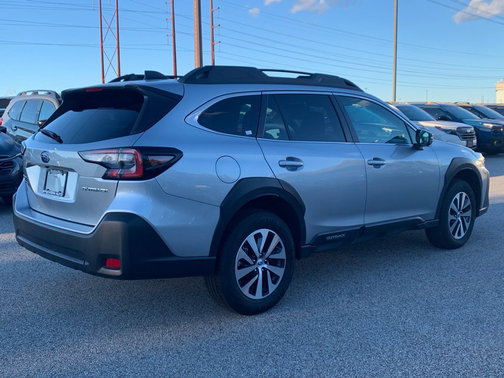Used 2025 Subaru Outback Premium AWD/4WD image 5