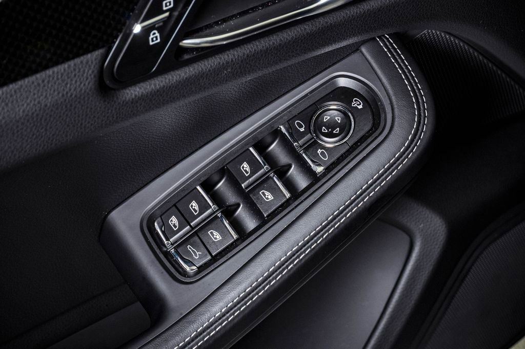 Certified 2025 Porsche Macan GTS image 26