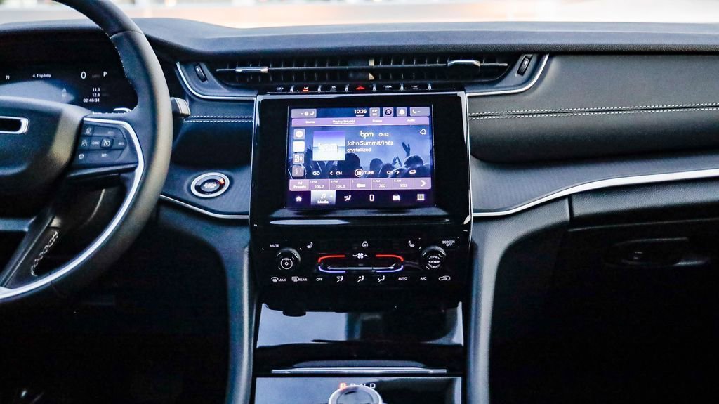 New 2025 Jeep Grand Cherokee L Altitude image 14