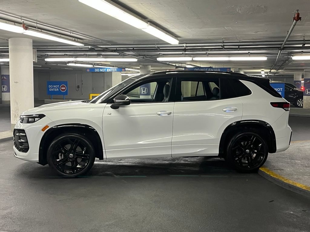 Used 2025 Volkswagen Tiguan SE R-Line AWD/4WD image 35