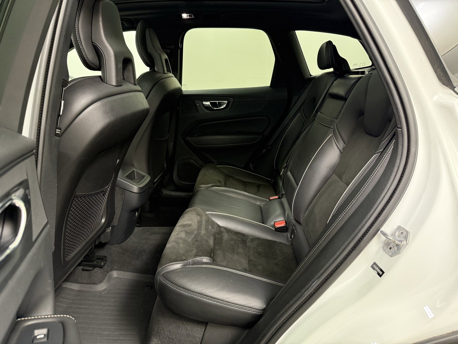 Used 2018 Volvo XC60 T6 R-Design w/ Convenience Package image 19